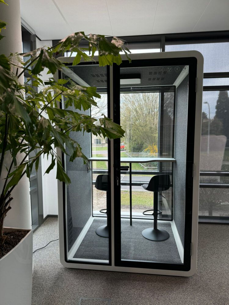 Waarom open kantoren productiviteit kosten - en hoe akoestische pods dat omdraaien